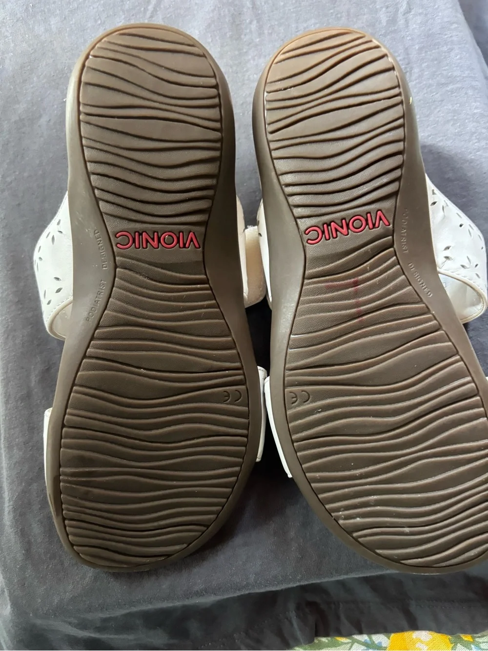 Vionic slide sandals